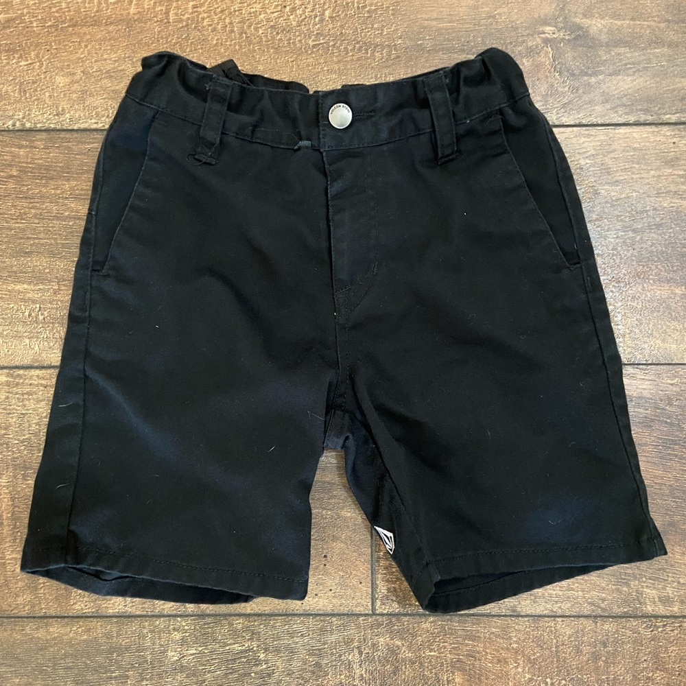 Volcom boys shorts (5T)